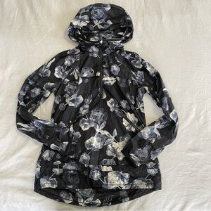 Lululemon packable floral print pullover jacket 10
